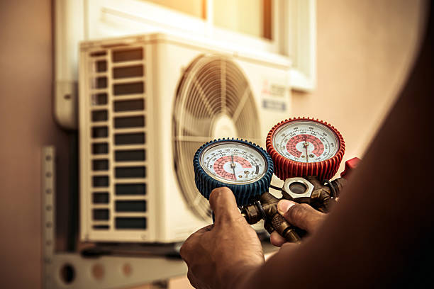 Professional Ac Installation technician working in Lakeside, TX